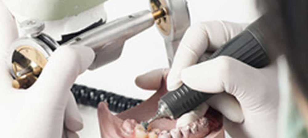 熟練の歯科技工士